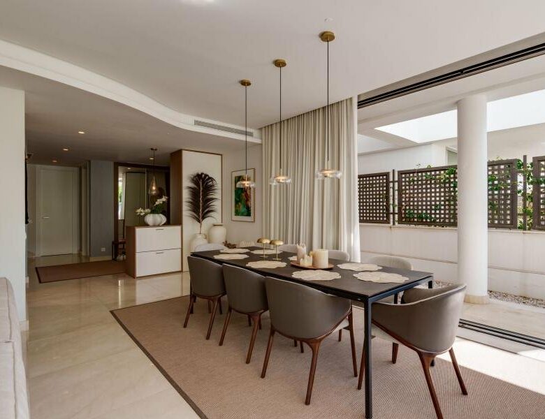 FOR SALE 🏡 Contemporary Five-Bedroom Villa with Rooftop Pool near the Beach – San Pedro de Alcántara, Marbella 🇪🇸