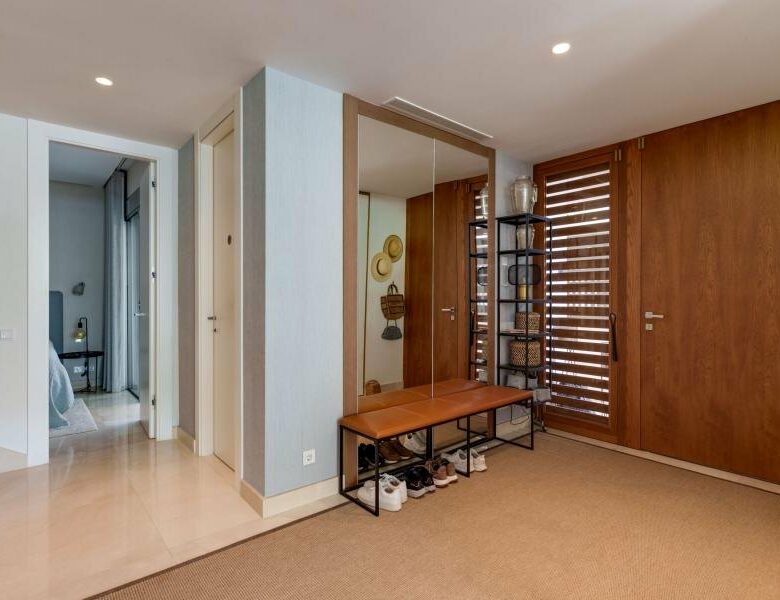 FOR SALE 🏡 Contemporary Five-Bedroom Villa with Rooftop Pool near the Beach – San Pedro de Alcántara, Marbella 🇪🇸