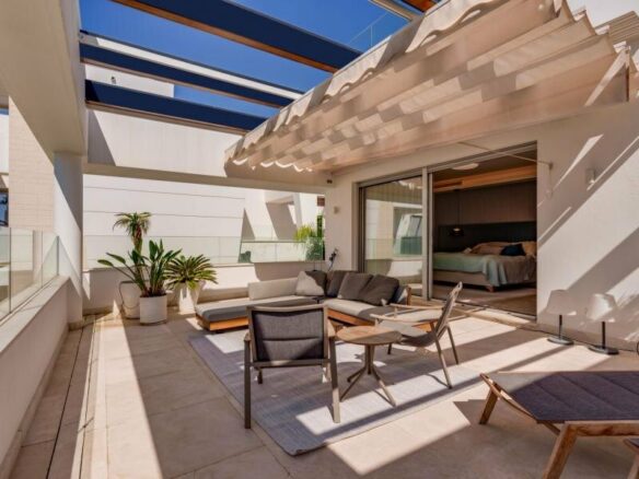 FOR SALE 🏡 Contemporary Five-Bedroom Villa with Rooftop Pool near the Beach – San Pedro de Alcántara, Marbella 🇪🇸