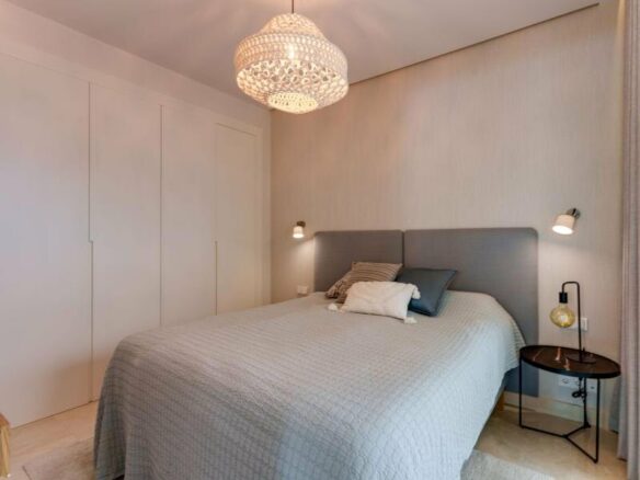 FOR SALE 🏡 Contemporary Five-Bedroom Villa with Rooftop Pool near the Beach – San Pedro de Alcántara, Marbella 🇪🇸
