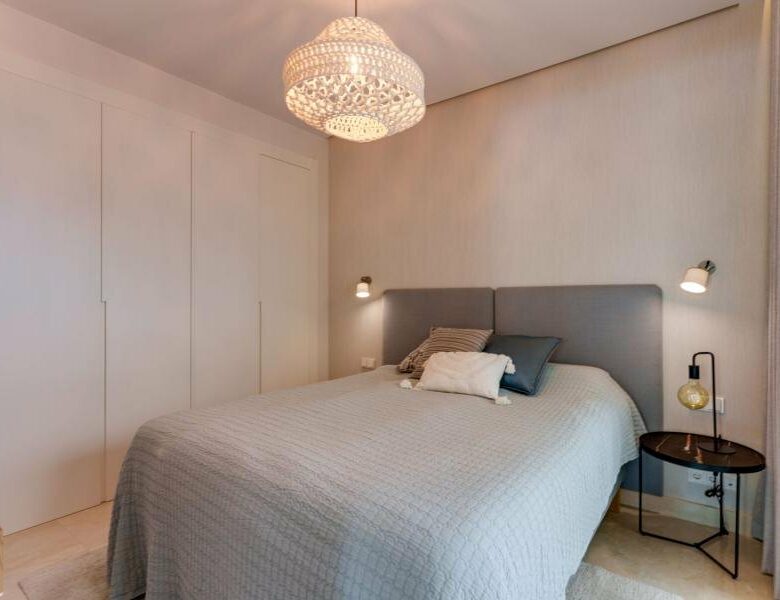 FOR SALE 🏡 Contemporary Five-Bedroom Villa with Rooftop Pool near the Beach – San Pedro de Alcántara, Marbella 🇪🇸