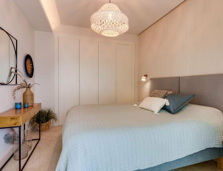 FOR SALE 🏡 Contemporary Five-Bedroom Villa with Rooftop Pool near the Beach – San Pedro de Alcántara, Marbella 🇪🇸