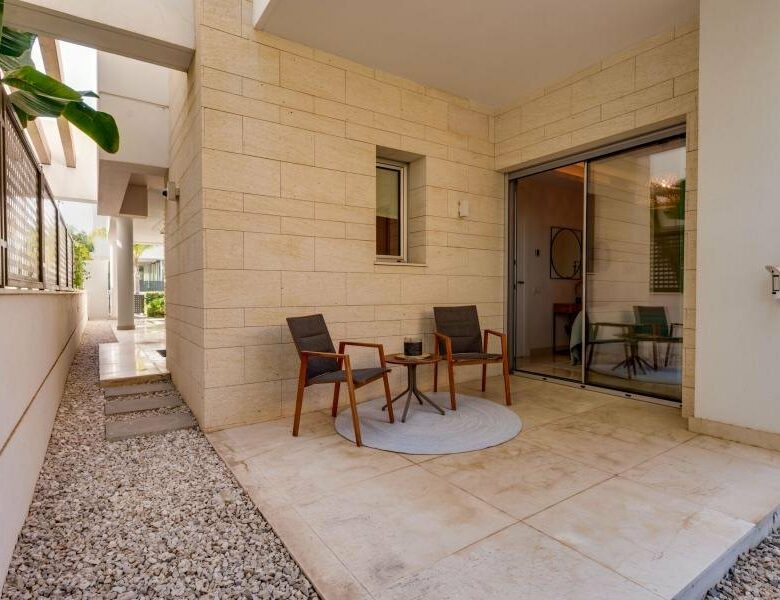 FOR SALE 🏡 Contemporary Five-Bedroom Villa with Rooftop Pool near the Beach – San Pedro de Alcántara, Marbella 🇪🇸