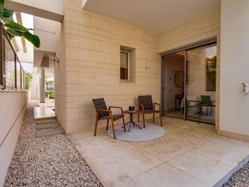 FOR SALE 🏡 Contemporary Five-Bedroom Villa with Rooftop Pool near the Beach – San Pedro de Alcántara, Marbella 🇪🇸