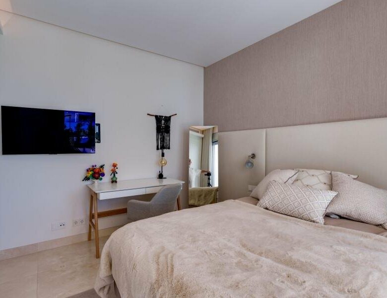 FOR SALE 🏡 Contemporary Five-Bedroom Villa with Rooftop Pool near the Beach – San Pedro de Alcántara, Marbella 🇪🇸