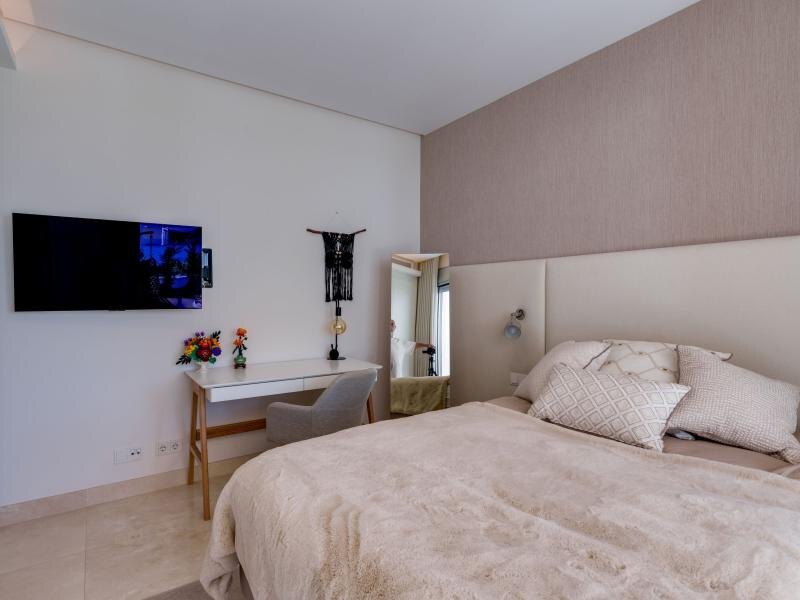 FOR SALE 🏡 Contemporary Five-Bedroom Villa with Rooftop Pool near the Beach – San Pedro de Alcántara, Marbella 🇪🇸