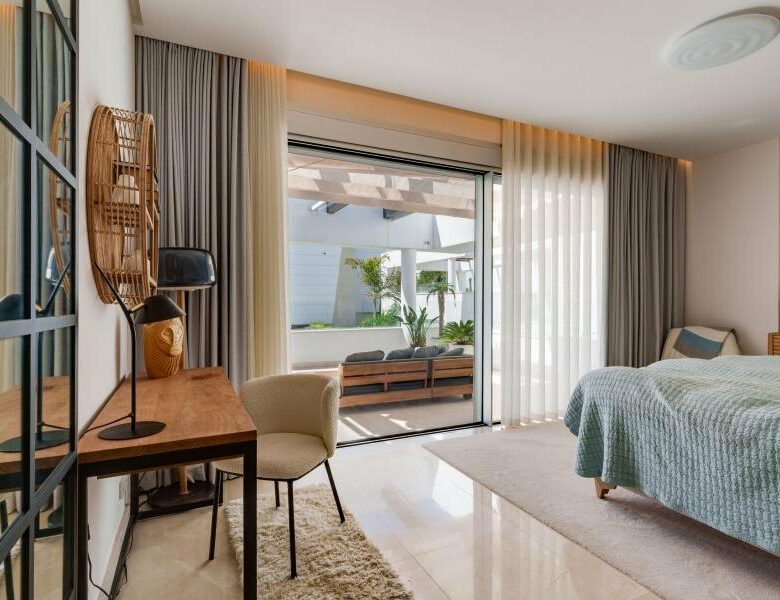 FOR SALE 🏡 Contemporary Five-Bedroom Villa with Rooftop Pool near the Beach – San Pedro de Alcántara, Marbella 🇪🇸