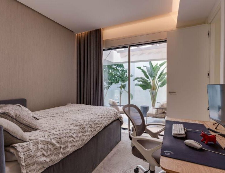 FOR SALE 🏡 Contemporary Five-Bedroom Villa with Rooftop Pool near the Beach – San Pedro de Alcántara, Marbella 🇪🇸