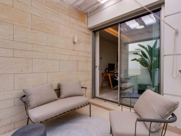 FOR SALE 🏡 Contemporary Five-Bedroom Villa with Rooftop Pool near the Beach – San Pedro de Alcántara, Marbella 🇪🇸