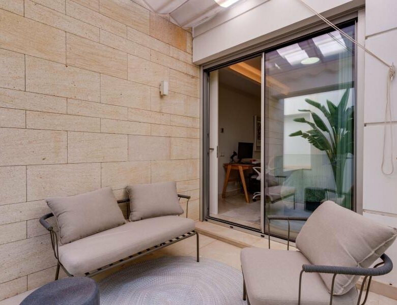 FOR SALE 🏡 Contemporary Five-Bedroom Villa with Rooftop Pool near the Beach – San Pedro de Alcántara, Marbella 🇪🇸