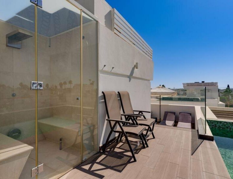 FOR SALE 🏡 Contemporary Five-Bedroom Villa with Rooftop Pool near the Beach – San Pedro de Alcántara, Marbella 🇪🇸