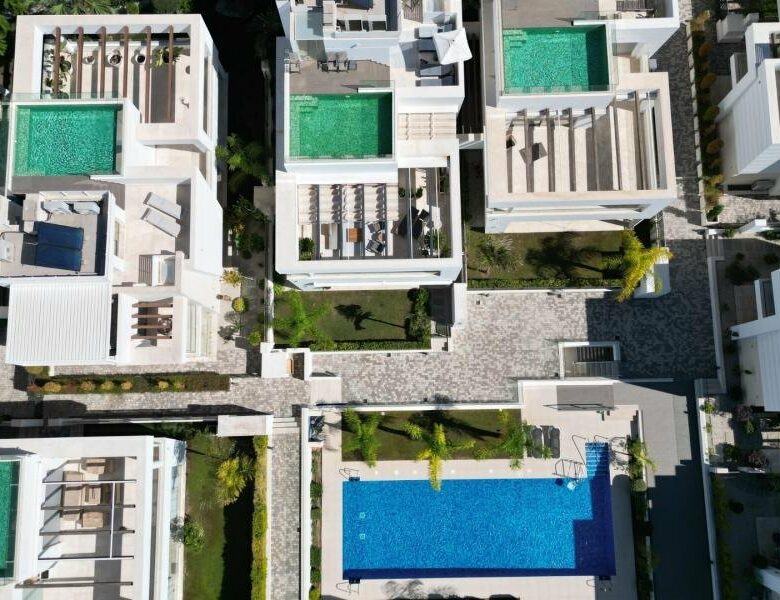 FOR SALE 🏡 Contemporary Five-Bedroom Villa with Rooftop Pool near the Beach – San Pedro de Alcántara, Marbella 🇪🇸