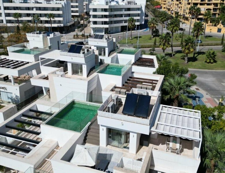 FOR SALE 🏡 Contemporary Five-Bedroom Villa with Rooftop Pool near the Beach – San Pedro de Alcántara, Marbella 🇪🇸