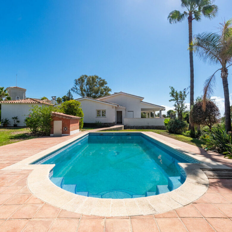 FOR SALE 🏡 Single-Level Four-Bedroom Villa with Sea Views to Finish – Atalaya, New Golden Mile 🇪🇸