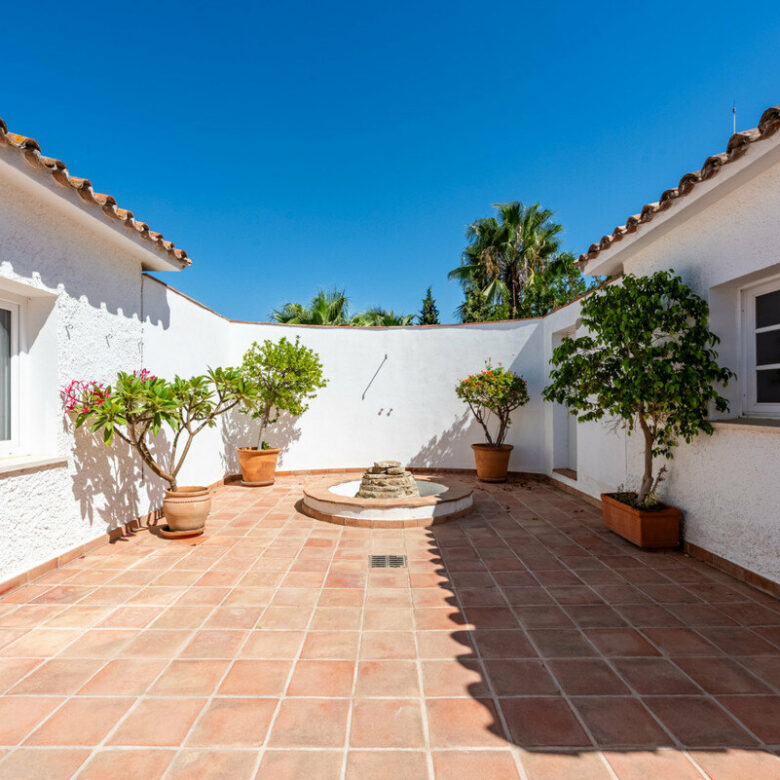 FOR SALE 🏡 Single-Level Four-Bedroom Villa with Sea Views to Finish – Atalaya, New Golden Mile 🇪🇸