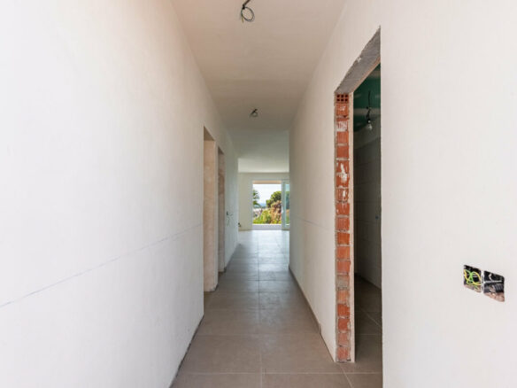 FOR SALE 🏡 Single-Level Four-Bedroom Villa with Sea Views to Finish – Atalaya, New Golden Mile 🇪🇸
