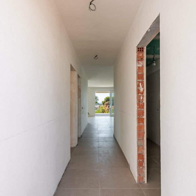 FOR SALE 🏡 Single-Level Four-Bedroom Villa with Sea Views to Finish – Atalaya, New Golden Mile 🇪🇸