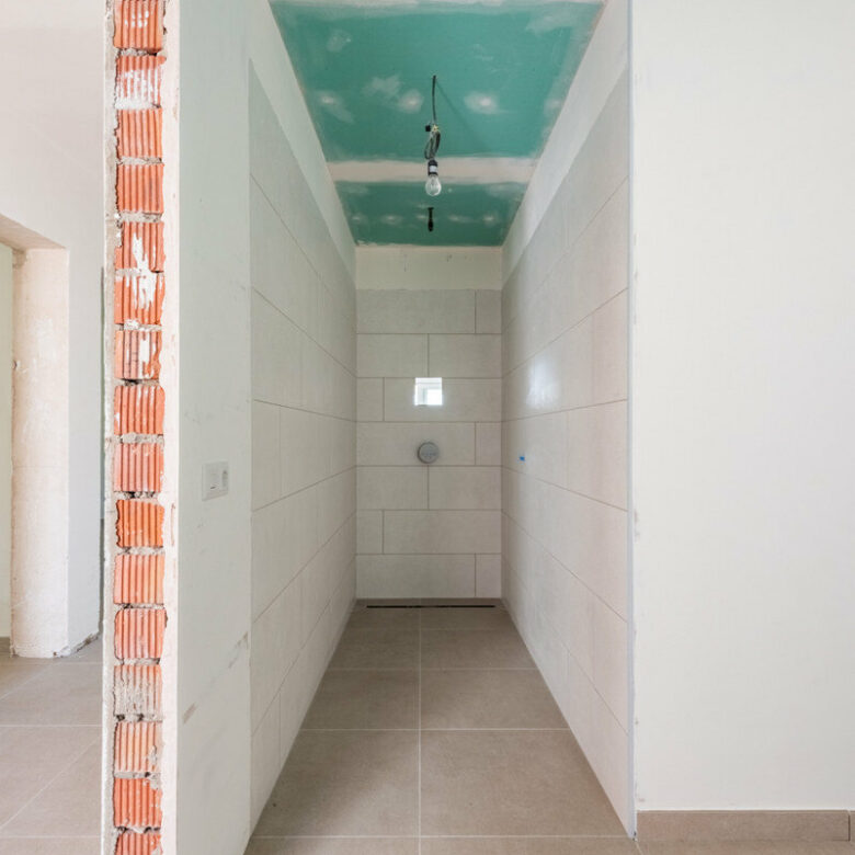 FOR SALE 🏡 Single-Level Four-Bedroom Villa with Sea Views to Finish – Atalaya, New Golden Mile 🇪🇸