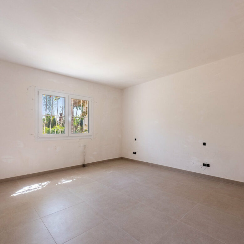 FOR SALE 🏡 Single-Level Four-Bedroom Villa with Sea Views to Finish – Atalaya, New Golden Mile 🇪🇸