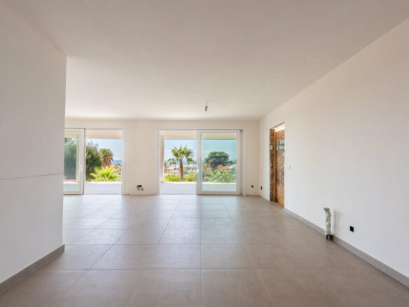 FOR SALE 🏡 Single-Level Four-Bedroom Villa with Sea Views to Finish – Atalaya, New Golden Mile 🇪🇸