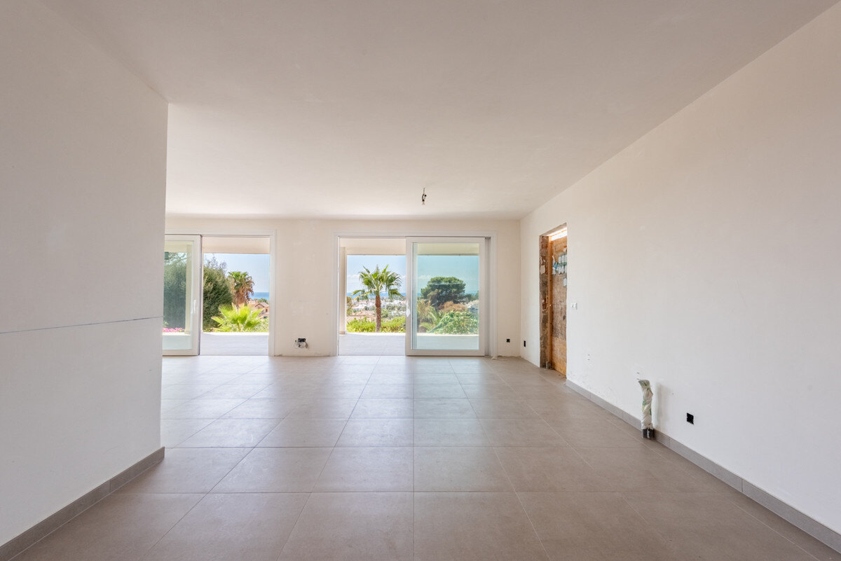 FOR SALE 🏡 Single-Level Four-Bedroom Villa with Sea Views to Finish – Atalaya, New Golden Mile 🇪🇸
