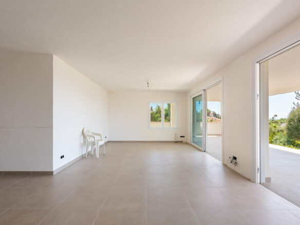 FOR SALE 🏡 Single-Level Four-Bedroom Villa with Sea Views to Finish – Atalaya, New Golden Mile 🇪🇸