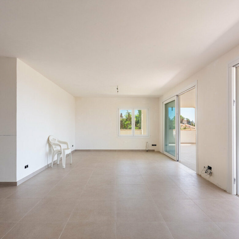 FOR SALE 🏡 Single-Level Four-Bedroom Villa with Sea Views to Finish – Atalaya, New Golden Mile 🇪🇸