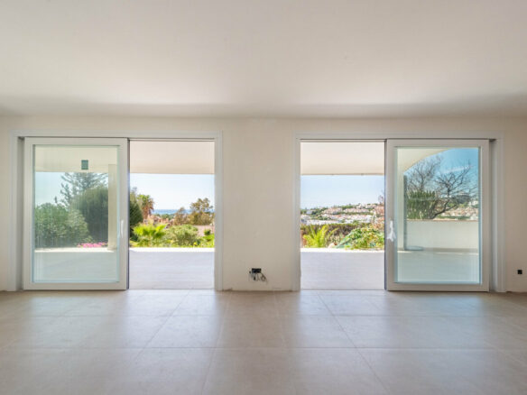 FOR SALE 🏡 Single-Level Four-Bedroom Villa with Sea Views to Finish – Atalaya, New Golden Mile 🇪🇸