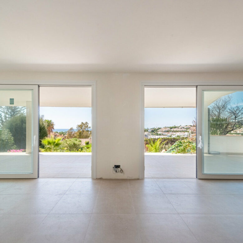 FOR SALE 🏡 Single-Level Four-Bedroom Villa with Sea Views to Finish – Atalaya, New Golden Mile 🇪🇸