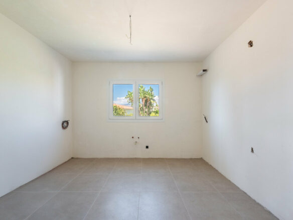 FOR SALE 🏡 Single-Level Four-Bedroom Villa with Sea Views to Finish – Atalaya, New Golden Mile 🇪🇸