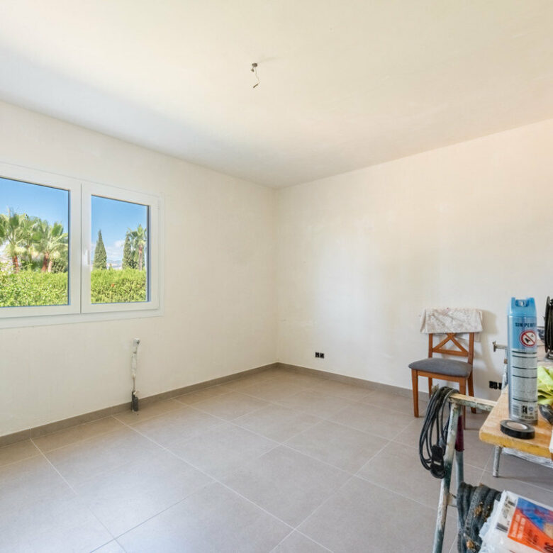 FOR SALE 🏡 Single-Level Four-Bedroom Villa with Sea Views to Finish – Atalaya, New Golden Mile 🇪🇸
