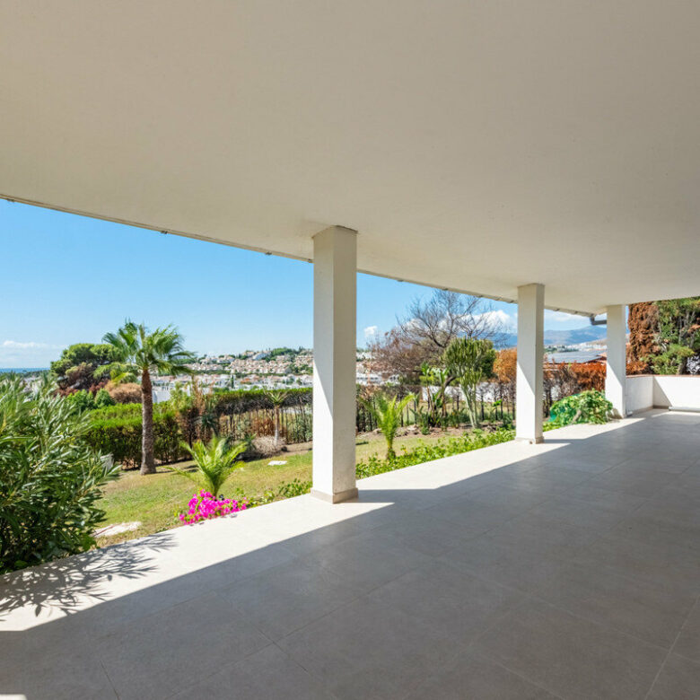 FOR SALE 🏡 Single-Level Four-Bedroom Villa with Sea Views to Finish – Atalaya, New Golden Mile 🇪🇸