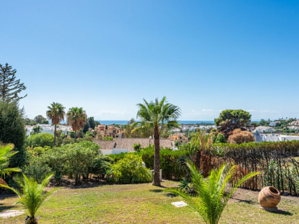 FOR SALE 🏡 Single-Level Four-Bedroom Villa with Sea Views to Finish – Atalaya, New Golden Mile 🇪🇸