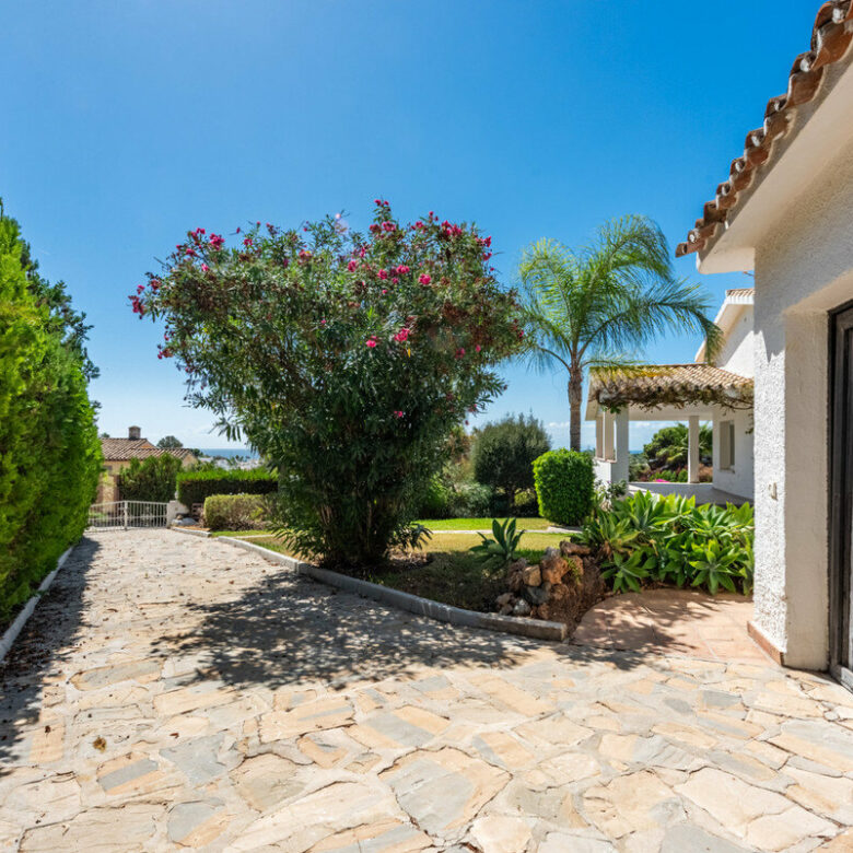FOR SALE 🏡 Single-Level Four-Bedroom Villa with Sea Views to Finish – Atalaya, New Golden Mile 🇪🇸