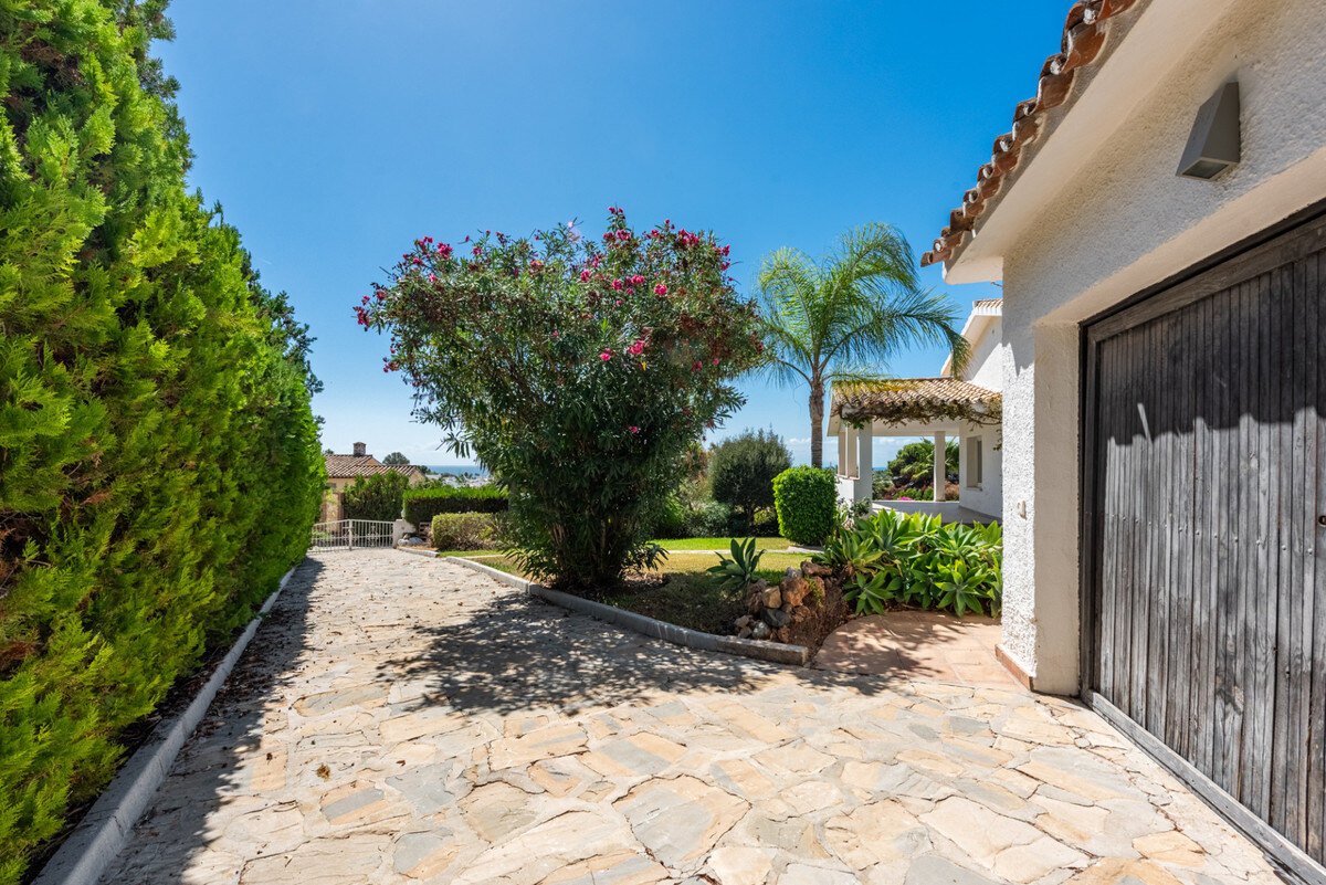 FOR SALE 🏡 Single-Level Four-Bedroom Villa with Sea Views to Finish – Atalaya, New Golden Mile 🇪🇸