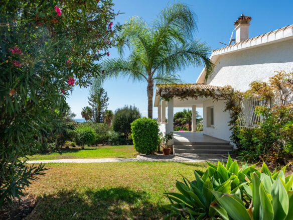 FOR SALE 🏡 Single-Level Four-Bedroom Villa with Sea Views to Finish – Atalaya, New Golden Mile 🇪🇸
