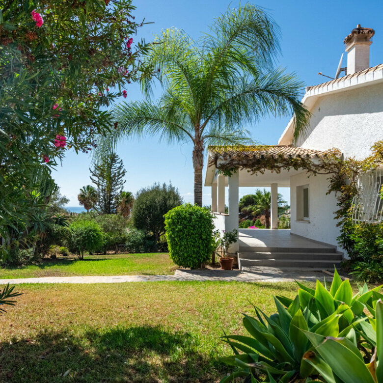 FOR SALE 🏡 Single-Level Four-Bedroom Villa with Sea Views to Finish – Atalaya, New Golden Mile 🇪🇸