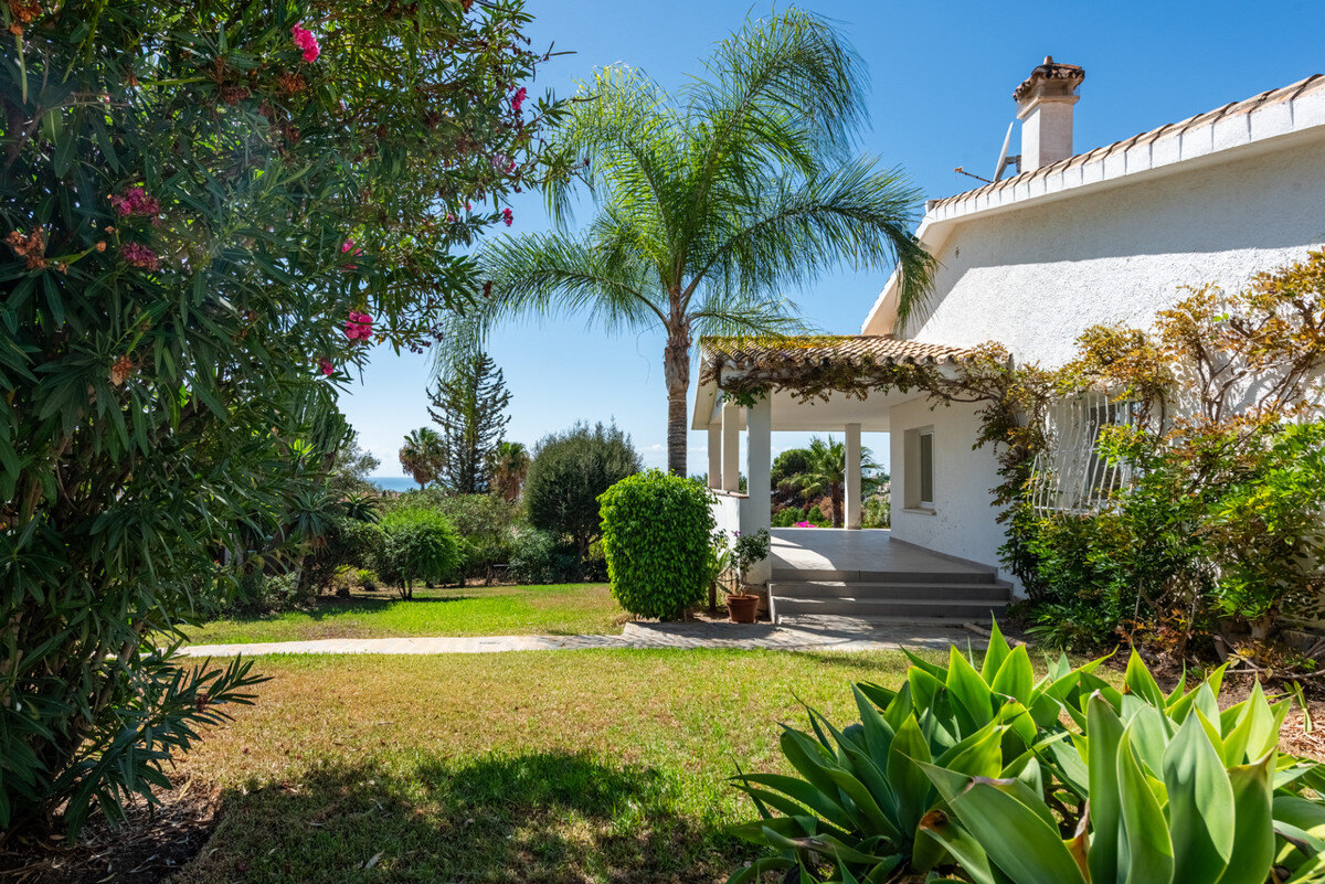 FOR SALE 🏡 Single-Level Four-Bedroom Villa with Sea Views to Finish – Atalaya, New Golden Mile 🇪🇸