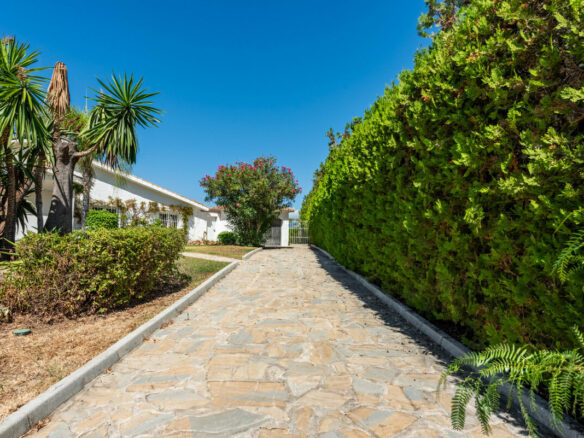 FOR SALE 🏡 Single-Level Four-Bedroom Villa with Sea Views to Finish – Atalaya, New Golden Mile 🇪🇸