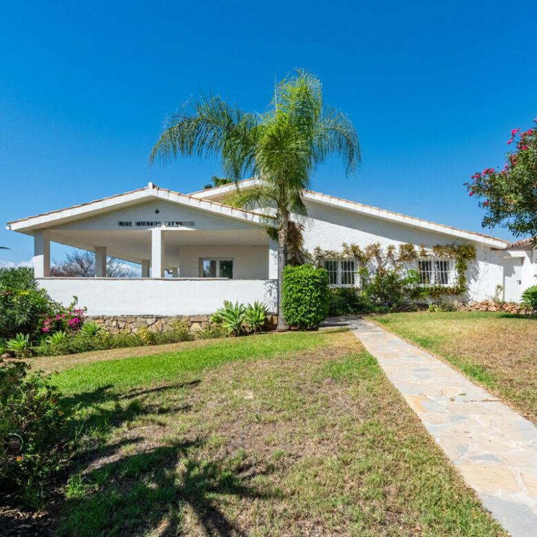 FOR SALE 🏡 Single-Level Four-Bedroom Villa with Sea Views to Finish – Atalaya, New Golden Mile 🇪🇸