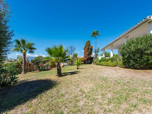 FOR SALE 🏡 Single-Level Four-Bedroom Villa with Sea Views to Finish – Atalaya, New Golden Mile 🇪🇸