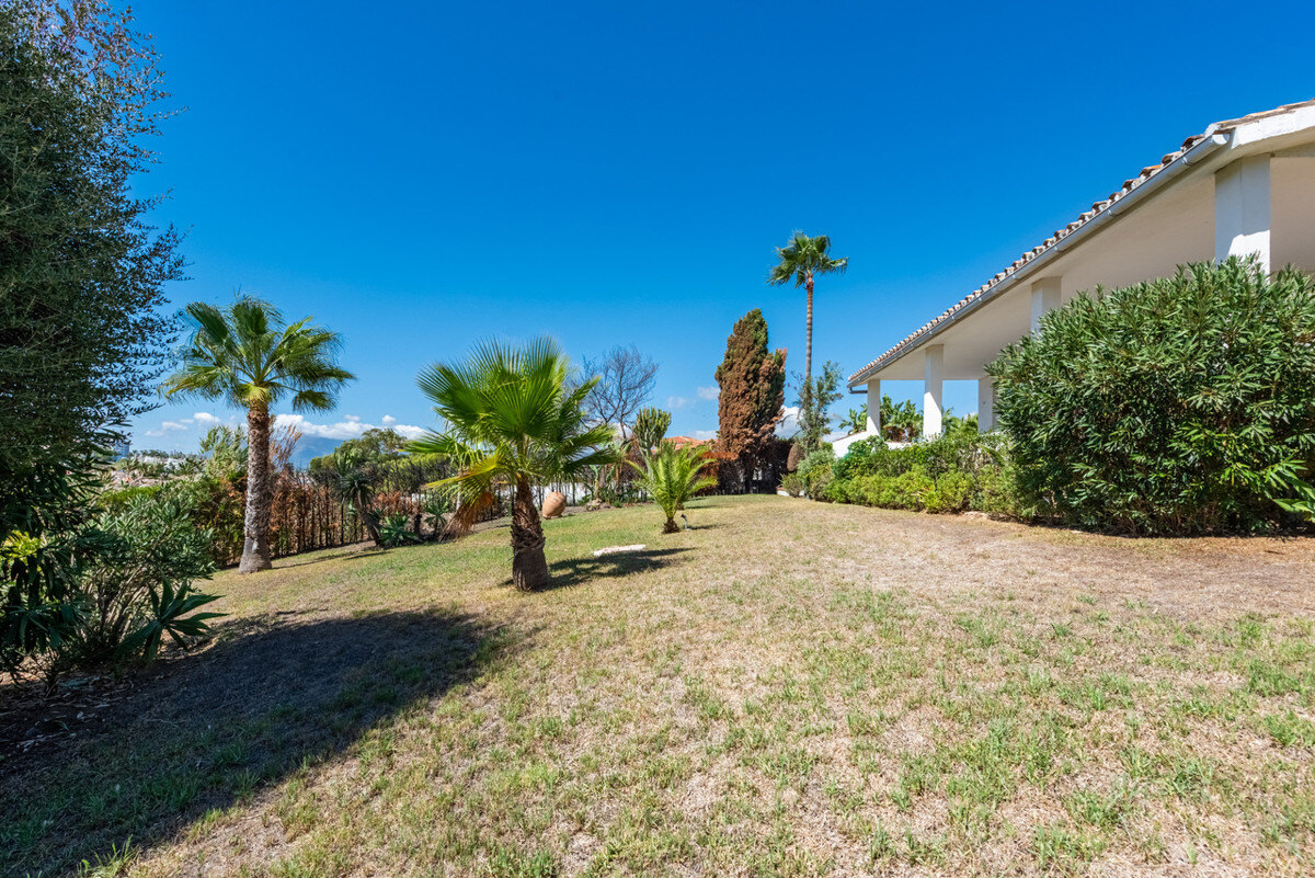 FOR SALE 🏡 Single-Level Four-Bedroom Villa with Sea Views to Finish – Atalaya, New Golden Mile 🇪🇸