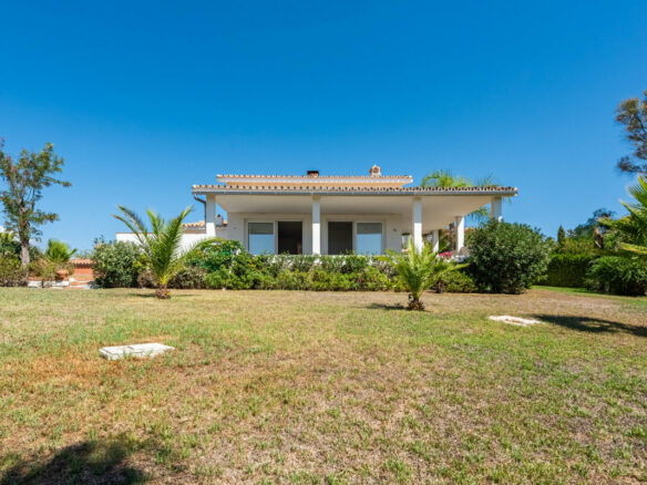 FOR SALE 🏡 Single-Level Four-Bedroom Villa with Sea Views to Finish – Atalaya, New Golden Mile 🇪🇸