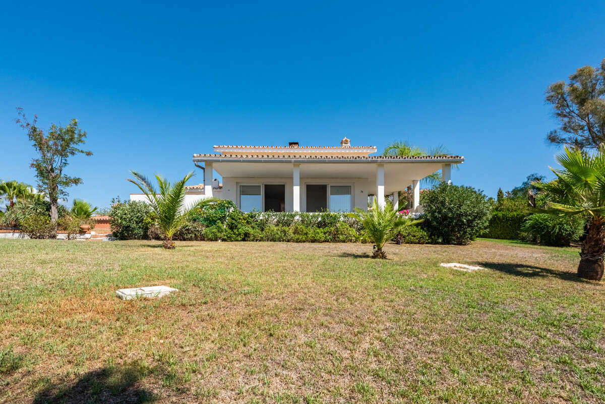 FOR SALE 🏡 Single-Level Four-Bedroom Villa with Sea Views to Finish – Atalaya, New Golden Mile 🇪🇸