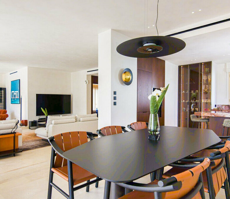 FOR SALE 🏡 Renovated Five-Bedroom Villa with Sea Views 300 m from the Beach – Las Chapas, Marbella East 🇪🇸