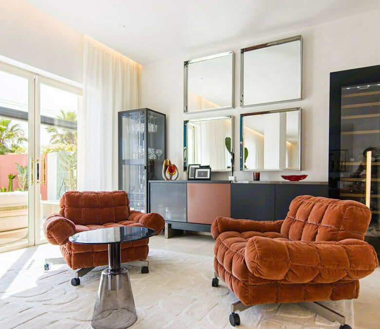 FOR SALE 🏡 Renovated Five-Bedroom Villa with Sea Views 300 m from the Beach – Las Chapas, Marbella East 🇪🇸