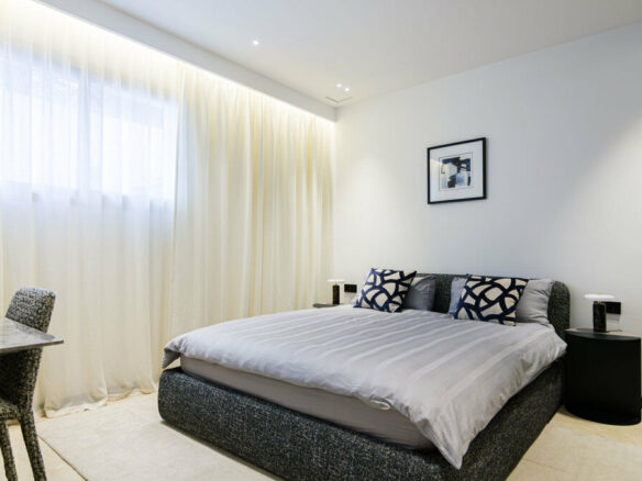 FOR SALE 🏡 Renovated Five-Bedroom Villa with Sea Views 300 m from the Beach – Las Chapas, Marbella East 🇪🇸