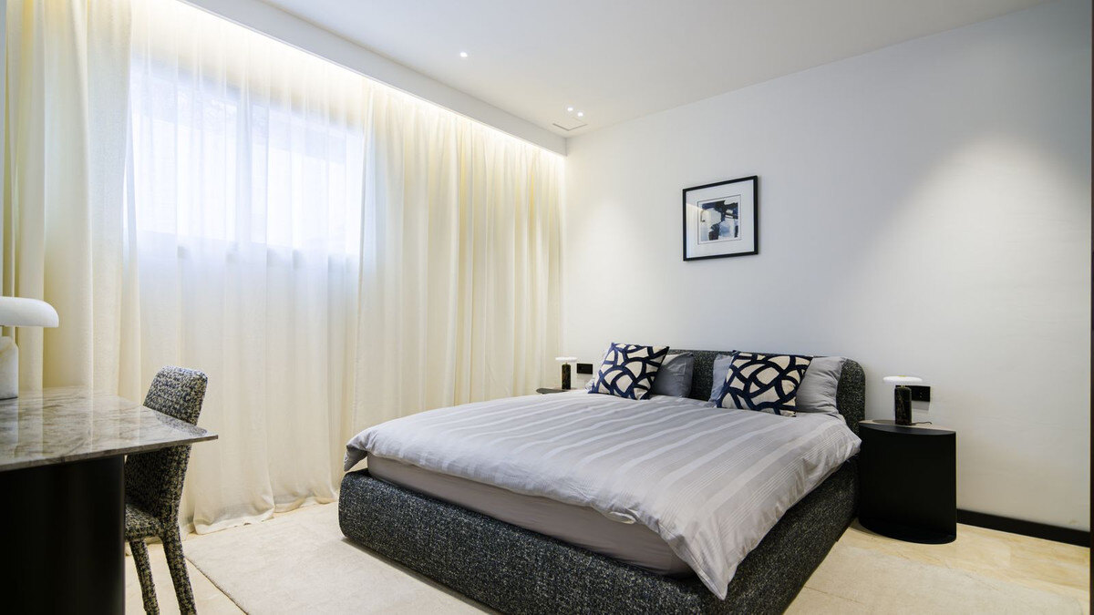 FOR SALE 🏡 Renovated Five-Bedroom Villa with Sea Views 300 m from the Beach – Las Chapas, Marbella East 🇪🇸