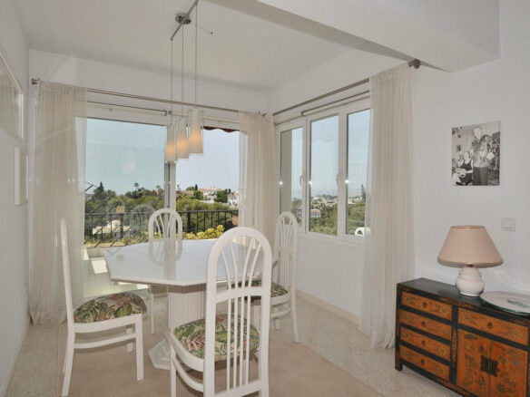 FOR SALE 🏡 Three-Bedroom Villa with Sea Views and Pool to Update – Torremuelle, Benalmádena 🇪🇸