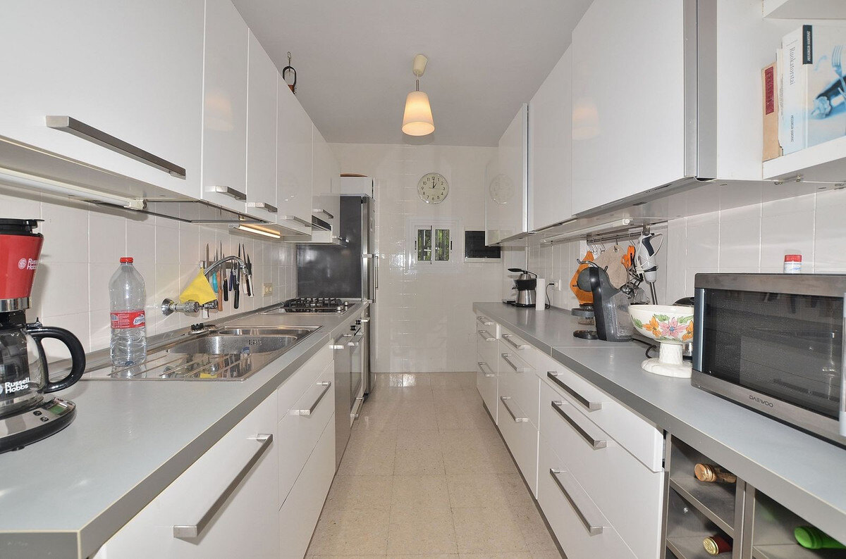 FOR SALE 🏡 Three-Bedroom Villa with Sea Views and Pool to Update – Torremuelle, Benalmádena 🇪🇸